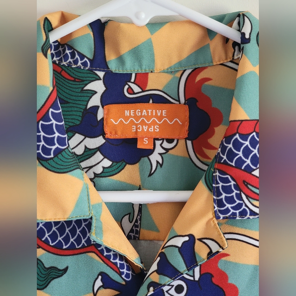 Men's Negative Space Sz Small Bold Dragon Print Casual Shirt LIKE NEW - Picture 4 of 10